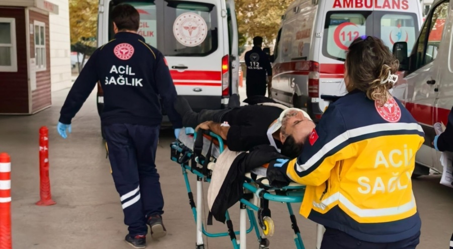 Bursa'da servis minibüsü ile motosiklet çarpıştı!