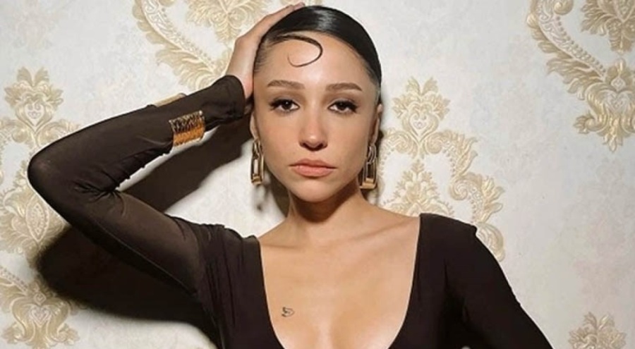 Zeynep Bastık 'En Seksi Türk Kadını' seçildi