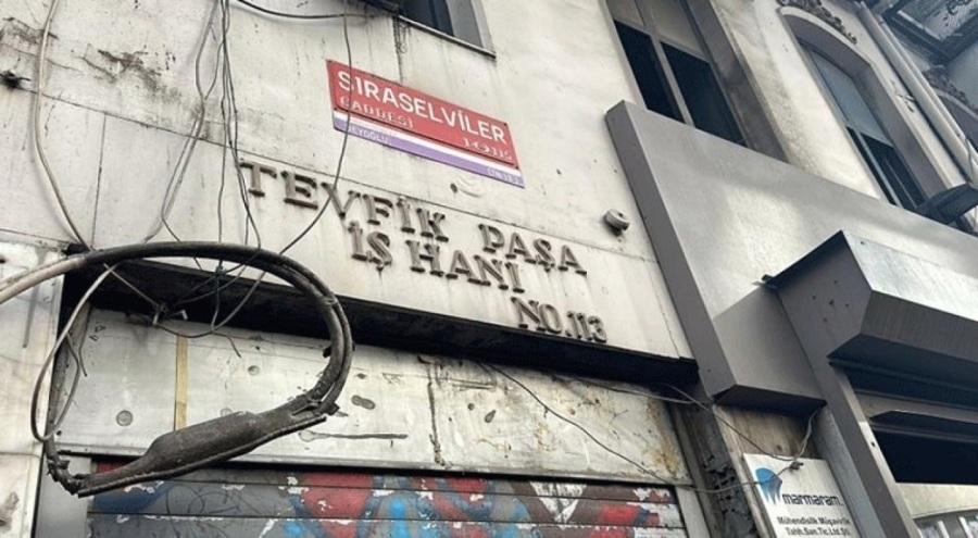 Mühürlü asansörün altında ceset bulundu!