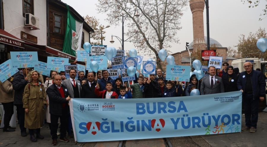 Bursa'da diyabete dikkat çekmek için mavi balonlar gökyüzüne bırakıldı