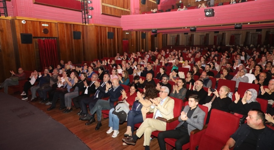 Feryal Öney Bursalılara müzik ziyafeti yaşattı