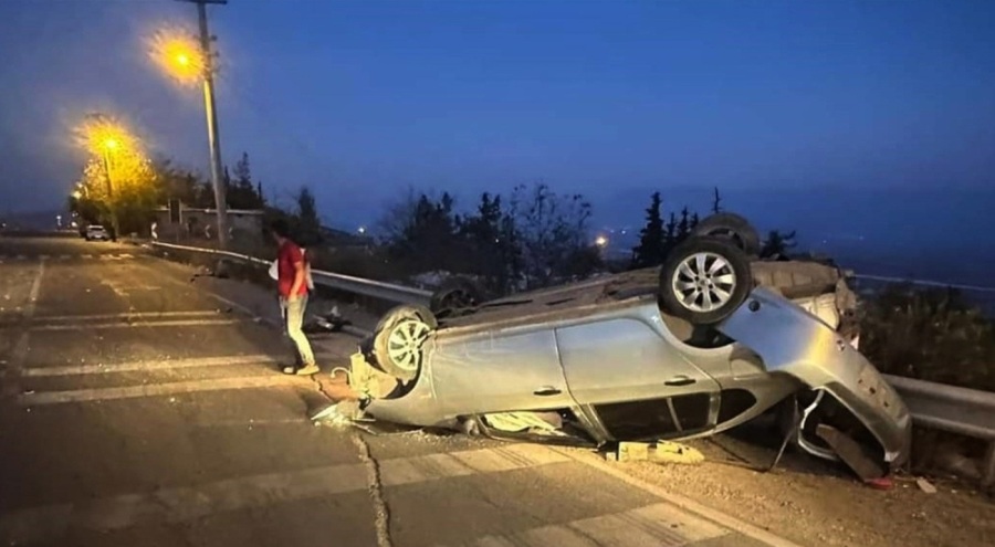 Köpeğe çarpmamak için ani manevra yapan araç takla attı