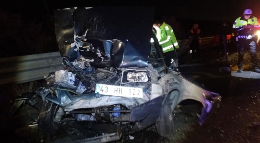 Otomobil iş makinasına çarptı: 1 ölü, 4 yaralı