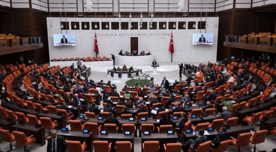 Meclis'te yasalaştı: Noterlik, avukatlık stajı ve boşanma davalarına yeni düzenleme