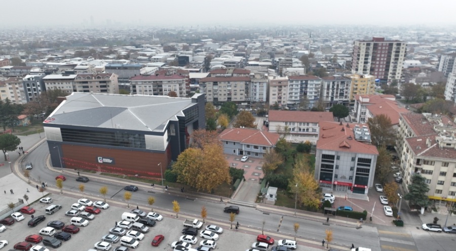 Yıldırım Belediye Başkanı Yılmaz başkanlık konutunu yıkıp çocuklar için spor tesisi yapıyor