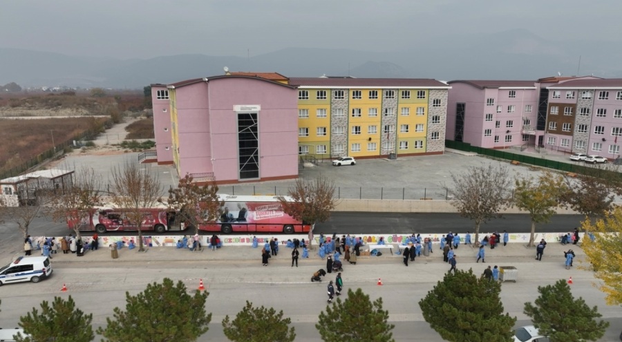 Gürsu'da çocuklar duvar boyadı