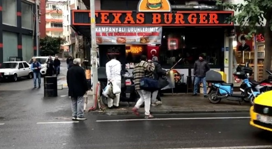 Sokak ortasında bastonlu dayak