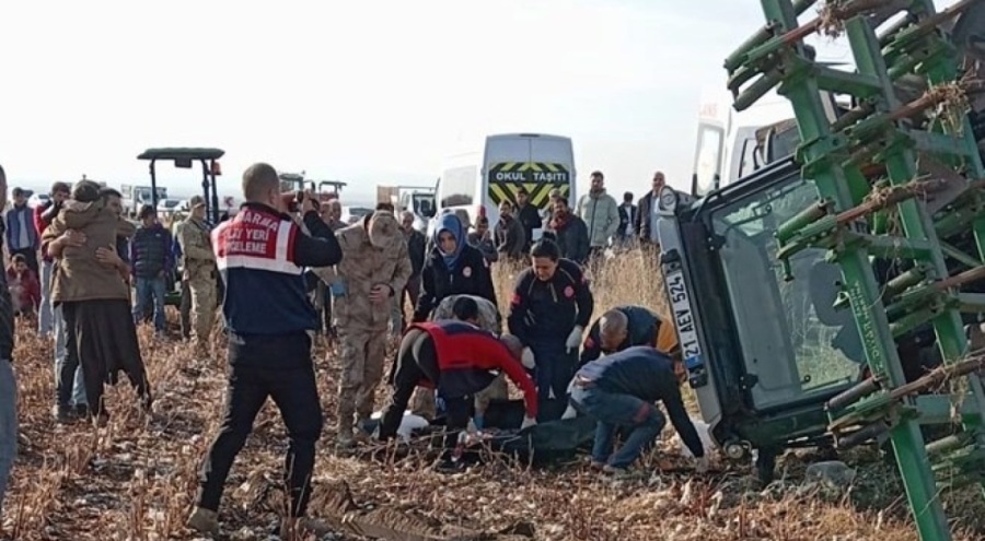 Devrilen traktörün sürücüsü yaşamını yitirdi
