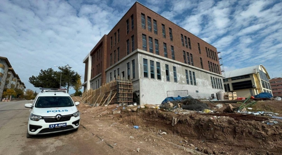 İnşatta çalışan işçi asansör boşluğuna düşerek hayatını kaybetti