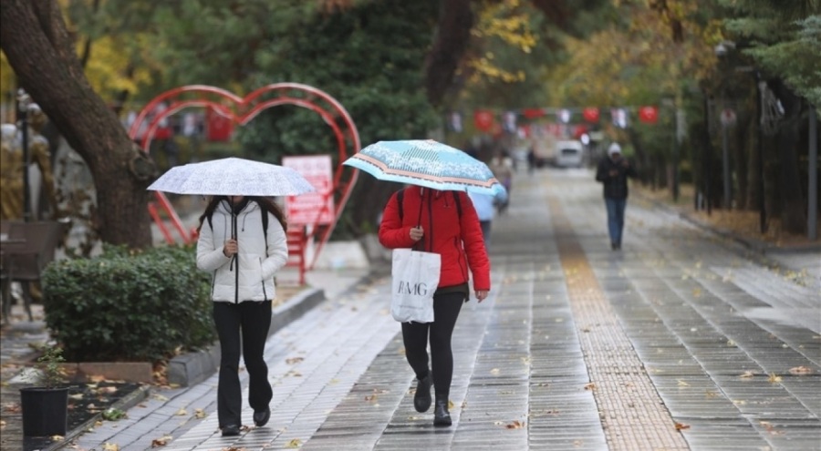 Trakya'da gök gürültülü sağanak geçişleri, Bolu Dağı'nda ise sis ve sağanak etkili oldu