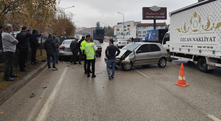 Bursa'da zincirleme kaza! 1'i bebek 3 kişi yaralandı