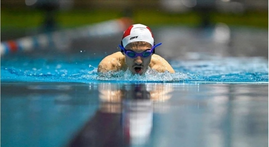 Milli yüzücü Umut Ünlü, Galatasaray'a imzayı attı