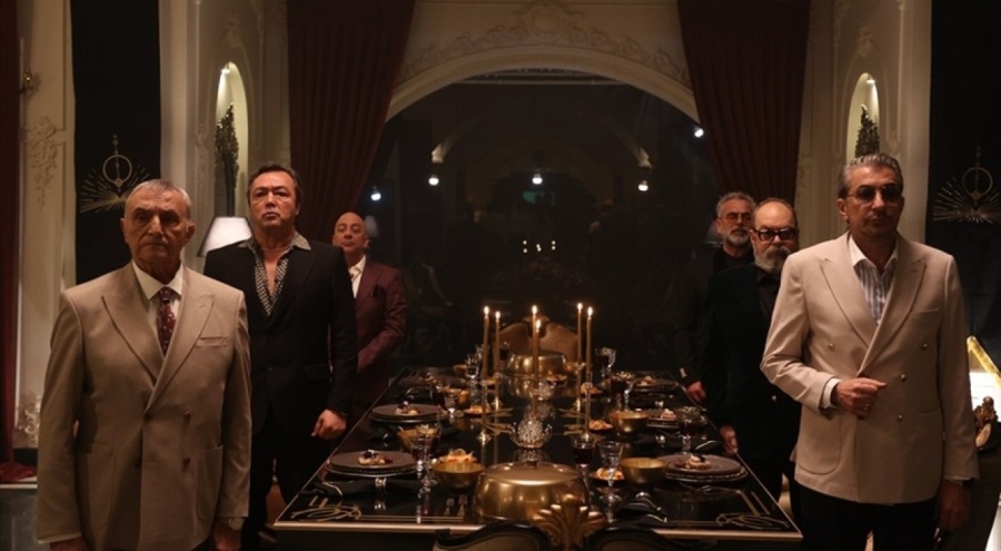 Usta oyuncuların yer aldığı "Hain" filmi 13 Aralık'ta vizyona girecek