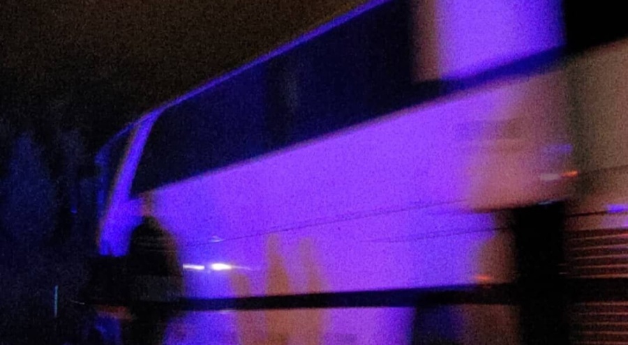 İşçi servisi bariyerlere çarptı: 11 yaralı