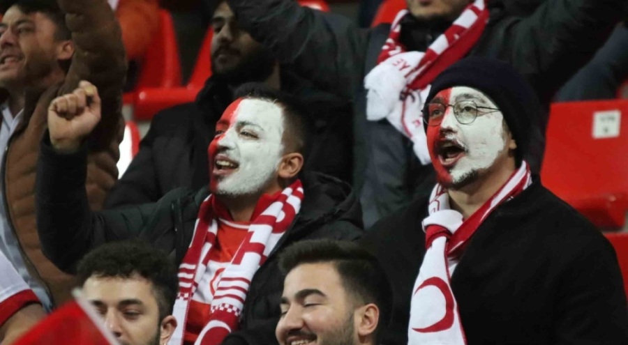 Kayseri'de milli maç coşkusu