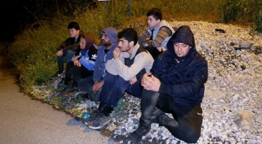 Düzensiz göçmenlere yönelik operasyonda FETÖ şüphelisi yakalandı