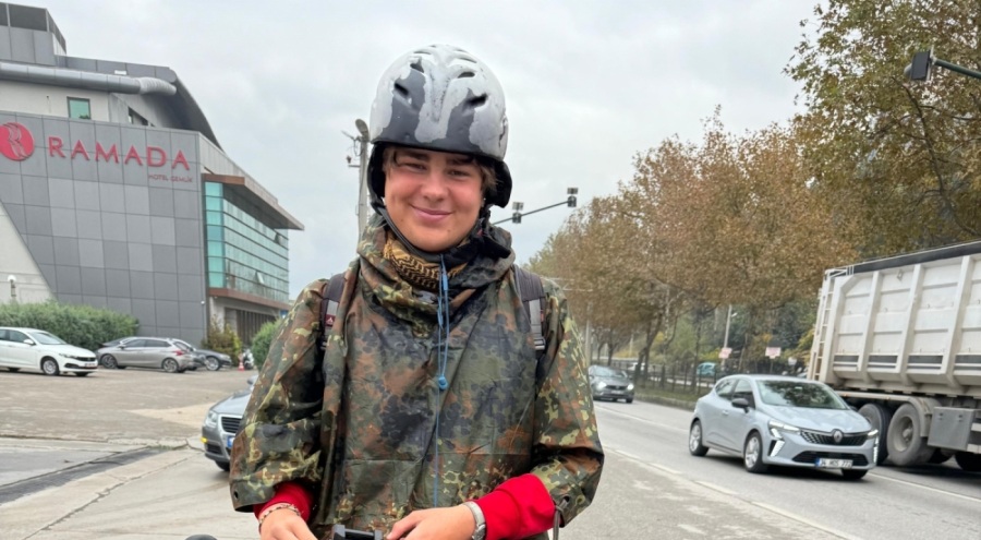 Berlin'den pedal çeviren 20 yaşındaki genç Bursa'da mola verdi