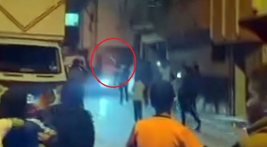 Cezaevinden tahliye olan kişiye sokakta silahlı kutlama