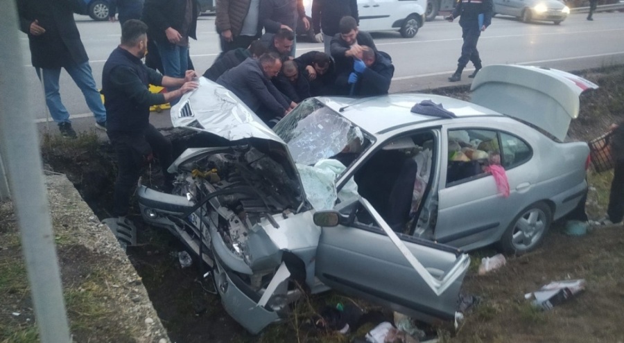 Otomobil su kanalına düştü: 1 ölü, 3 yaralı