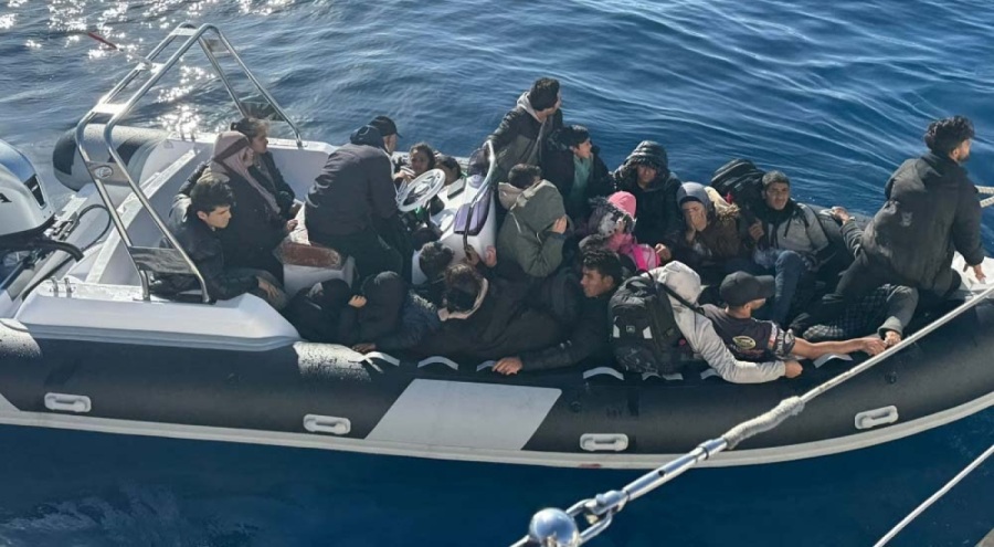 86 kaçak göçmen ile 3 göçmen kaçakçısı şüphelisi yakalandı