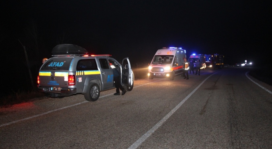 Dere yatağına düşen otomobildeki 1 kişi hayatını kaybetti, 1 kişi yaralandı