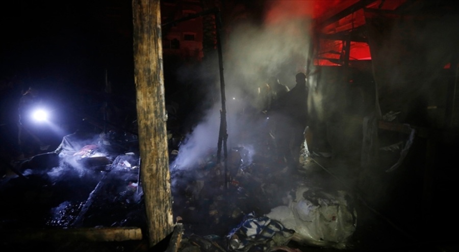 İsrail'in çadırları bombalaması sonucu 2'si çocuk 4 Filistinli hayatı kaybetti