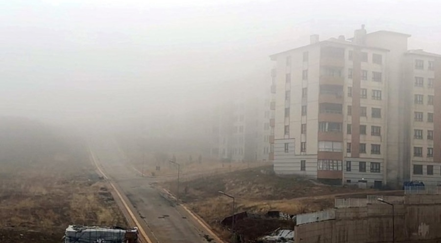 Yüksekova'da görüş mesafesi 10 metreye kadar düştü