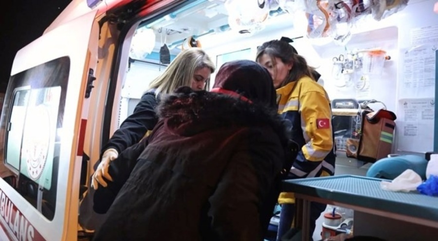 Arkasından yaklaştığı kadını bıçaklayan şüpheli serbest!