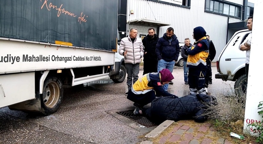Bursa'da kamyonetin çarptığı kadın yaralandı