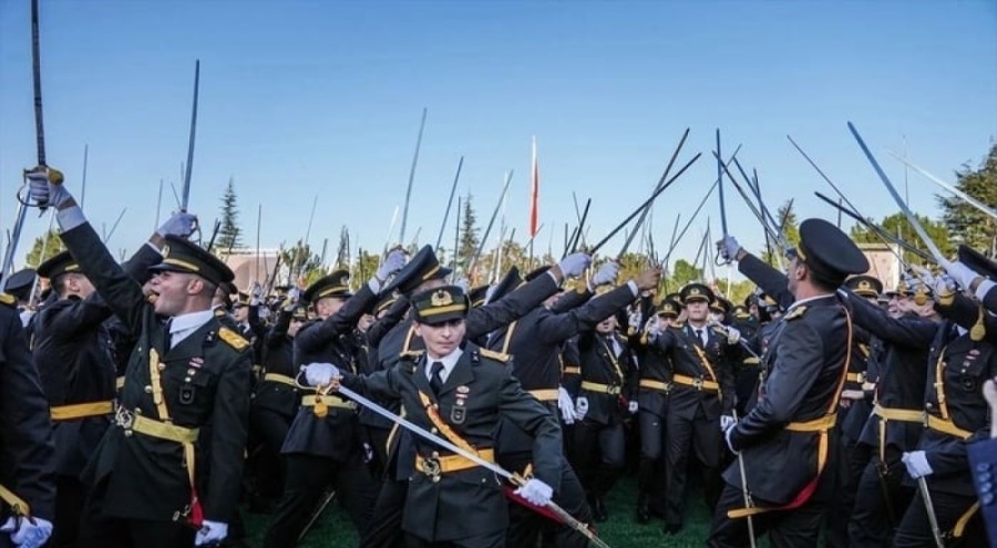 Kılıçlı yeminle ilgili yeni gelişme! İki teğmene daha ihraç tebligatı