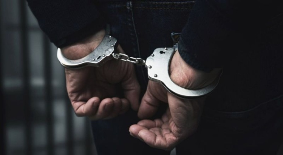 DEM Parti'nin Esenyurt eş başkanları Arınan ve Yılmaz gözaltına alındı