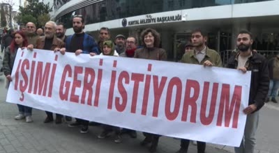 Kartal Belediyesinin işten çıkardığı kadın belediye önünde kararı protesto etti