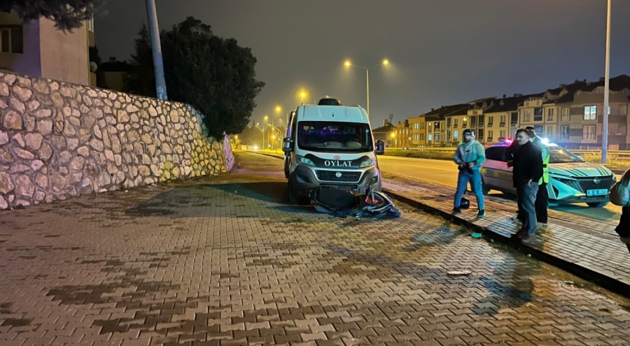 Bursa'da minibüs ile motosiklet çarpıştı!