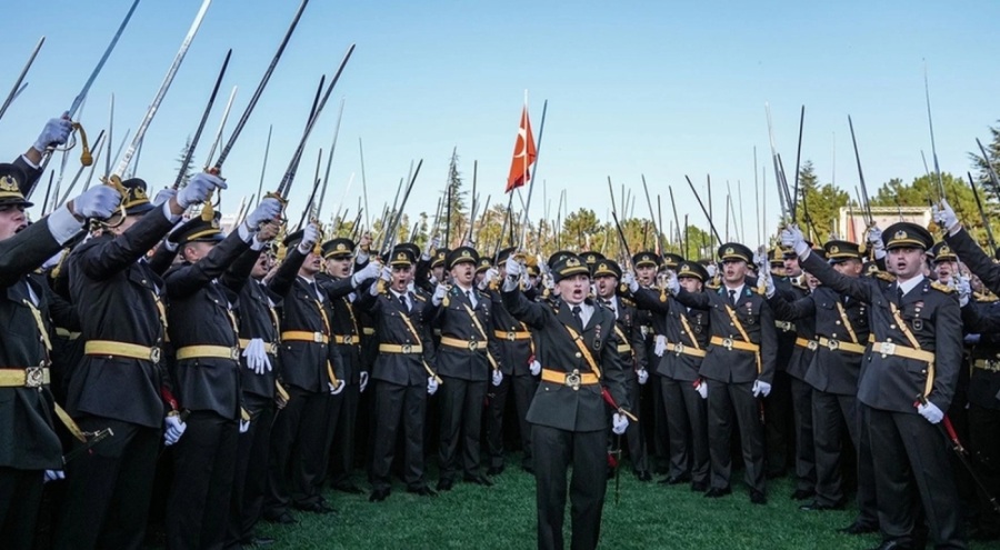 5 teğmen ve 3 komutan ihraç talebiyle disipline sevk edildi