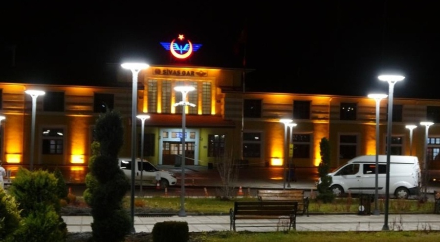 Tren garında unutulan valiz paniğe sebep oldu