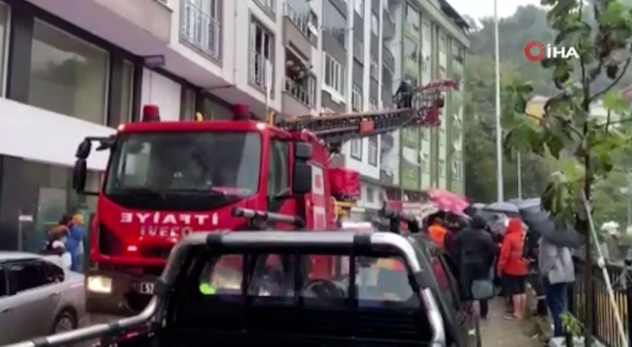 Rize'de heyelan: Ölü ve yaralılar var