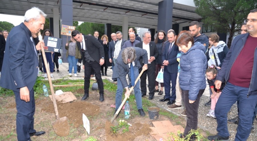 BUÜ'de ağaçlandırma çalışmaları sürüyor