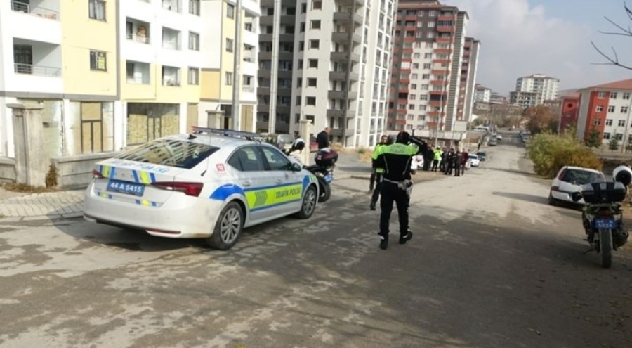 Kontrolden çıkan araç öğrencilerin arasına daldı! Çok sayıda yaralı