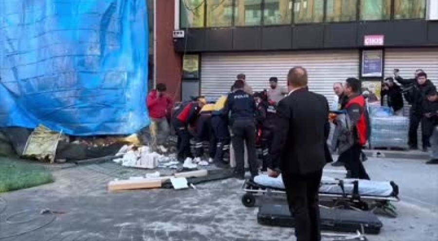 Yıkım sırasında binanın bir bölümünde çökme meydana geldi: 2 yaralı