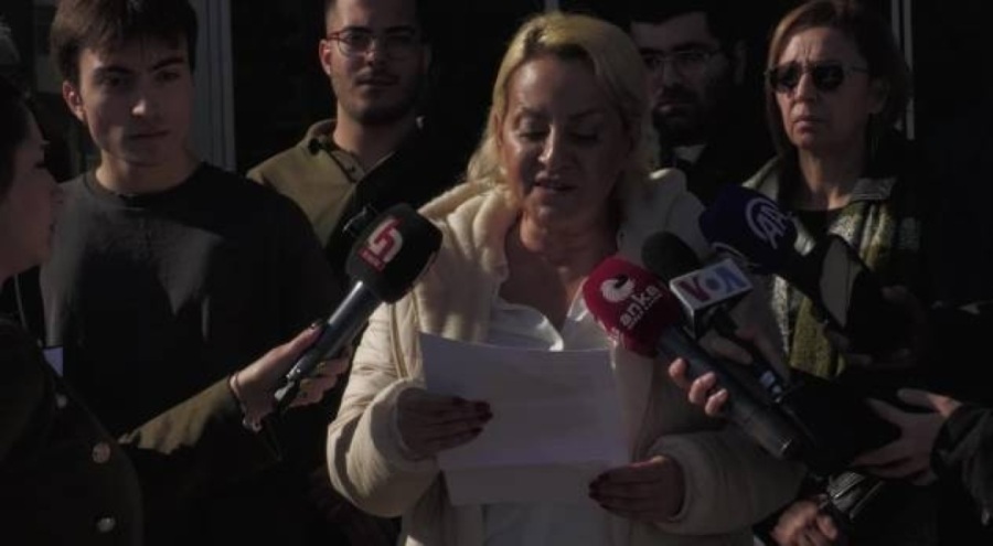 Okulu kazandıkları halde vize alamayan öğrenciler İtalya konsolosluğu önündeydi
