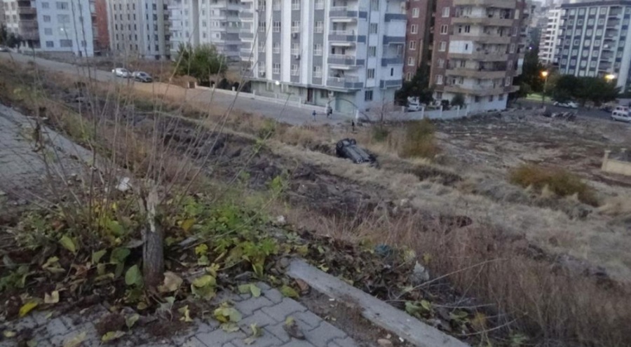 Otomobil 200 metreden şarampole uçtu!