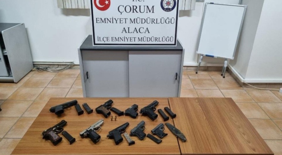 Silah kaçakçılığı operasyonunda 9 adet silah ele geçirildi