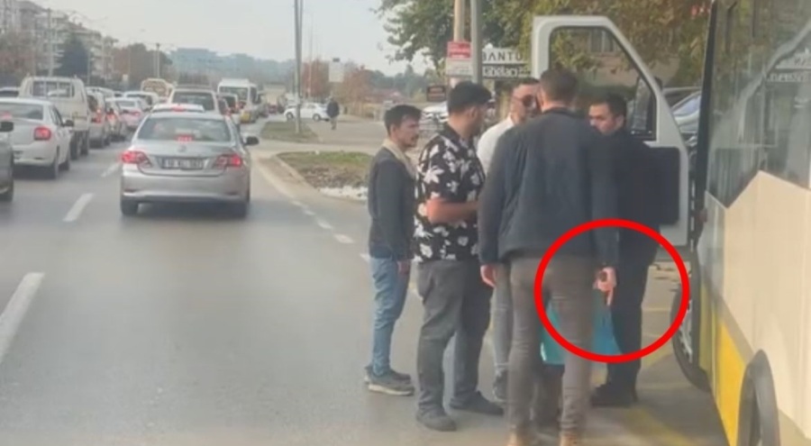 Bursa'da trafikte tartıştığı belediye otobüsü şoförünü tabancayla tehdit etti!