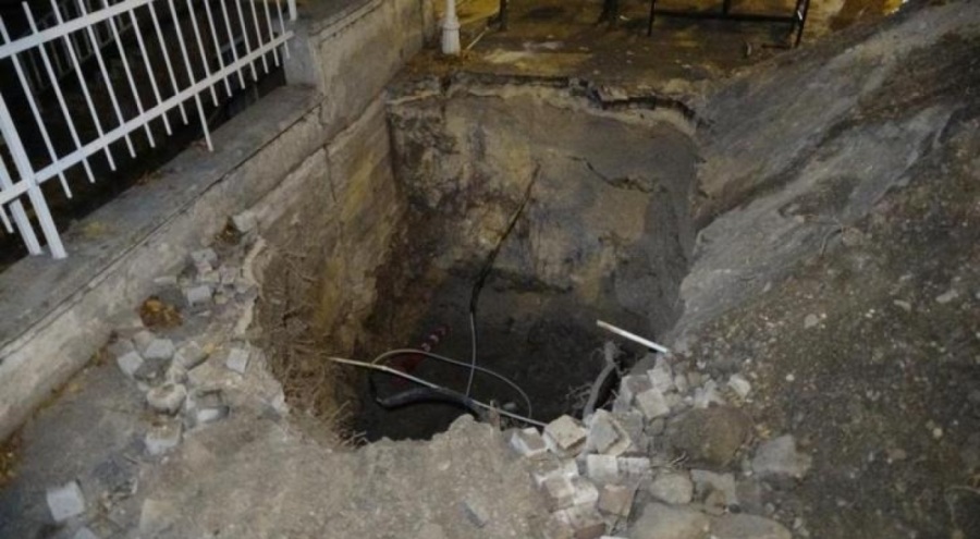 Şehrin göbeğinde define arayan 4 kişi gözaltına alındı