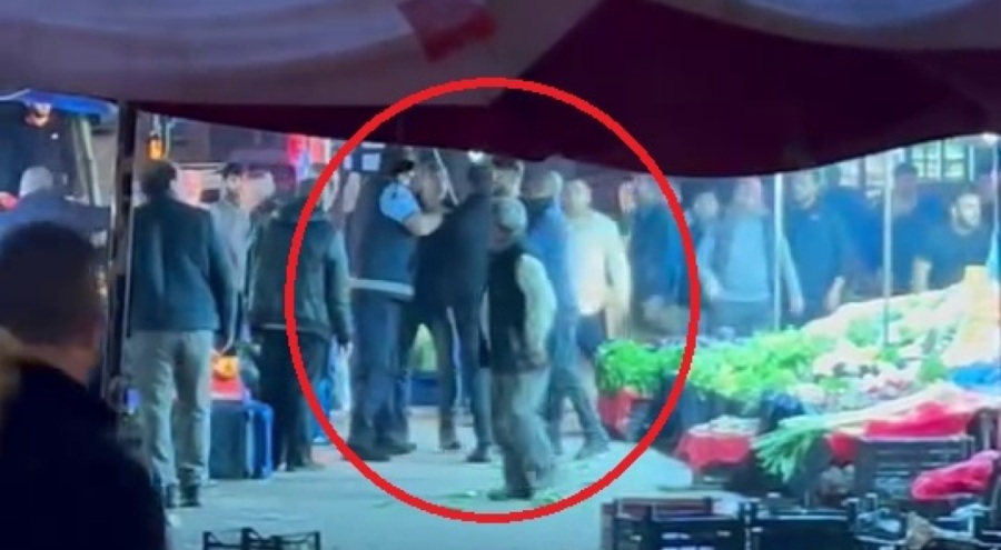 Bursa'da pazarcıların yer kavgası kamerada!