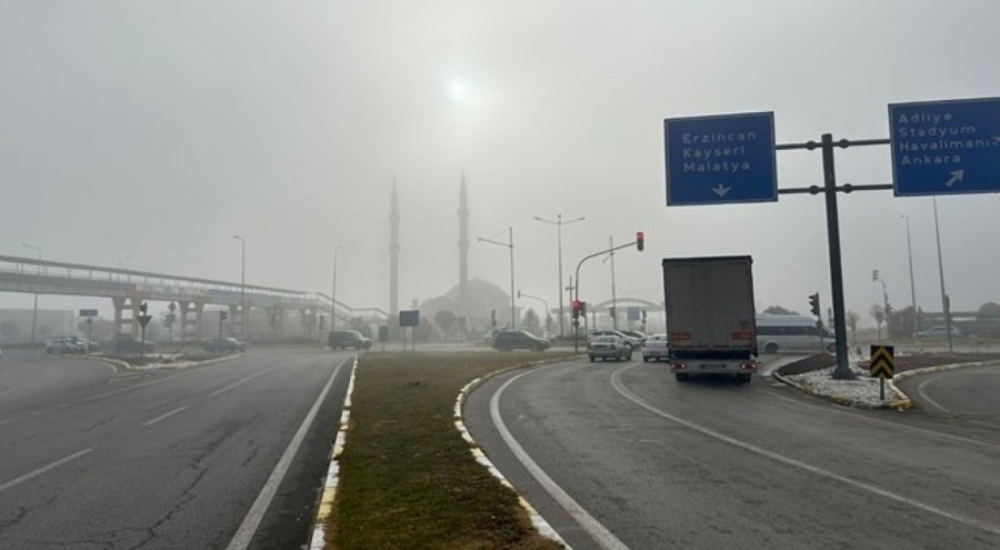 Sivas'ta yoğun sis hayatı olumsuz etkiledi