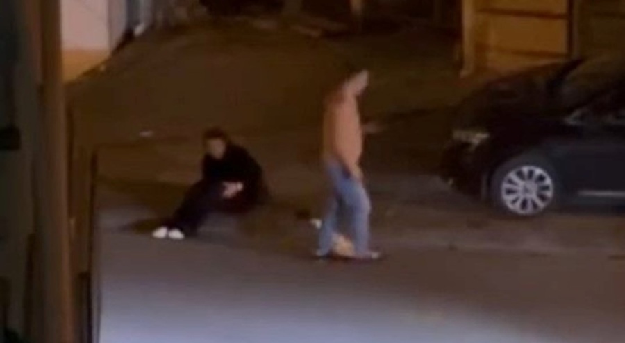 Hamile kadını sokak ortasında dövdü!