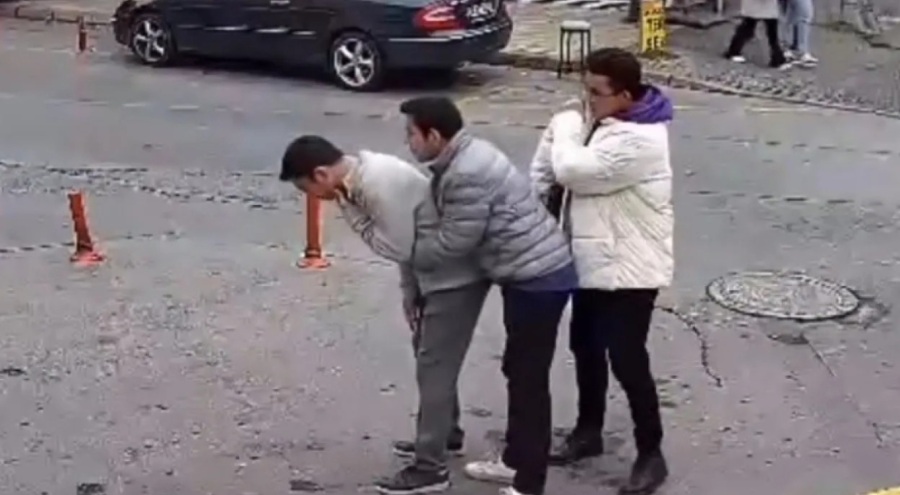 Boğazına şeker kaçan genci Heimlich manevrası ile kurtardı