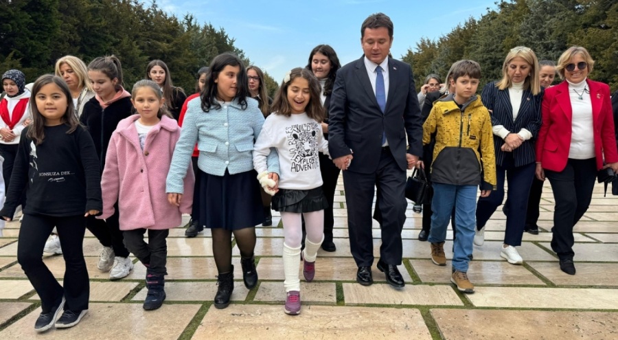 Başkan Aydın, Osmangazi Kent Konseyi Çocuk Meclisi ile Ata'nın huzurunda