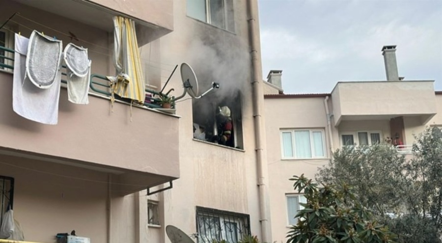 Elektrikli battaniye evi yaktı